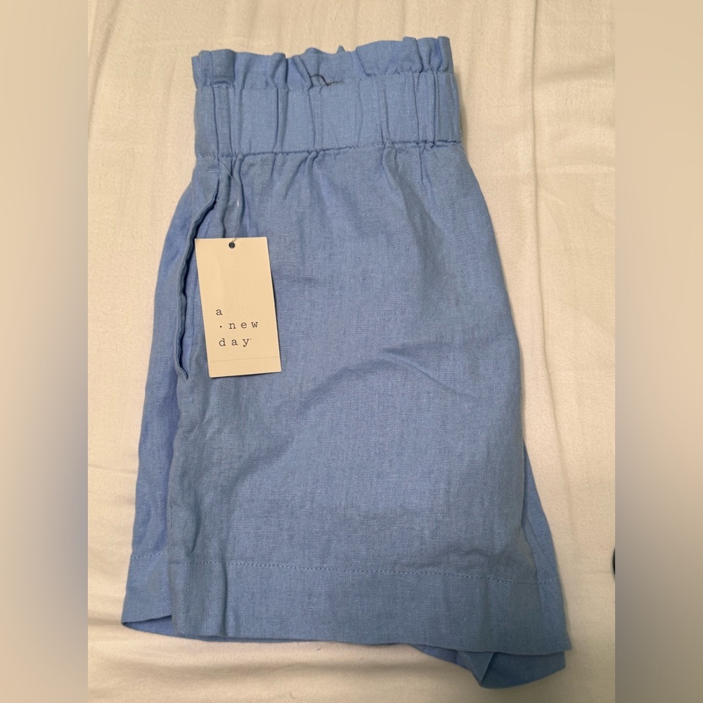 A new day shorts size S